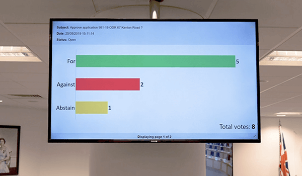 Live Control displays votes on room screens